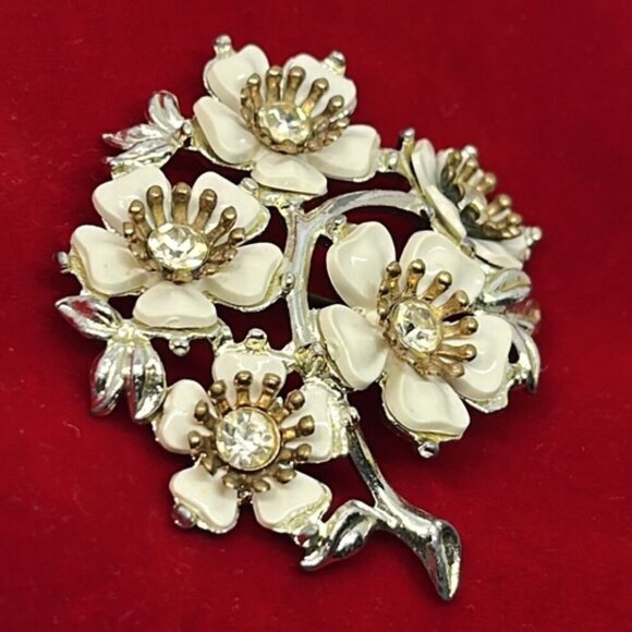 Vintage Clear Rhinestone White Enamel Floral Bouquet Brooch Pin - Picture 3 of 5